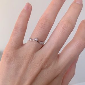 NWOT Charmed aroma dainty V sterling silver ring, 925, size 6, cubic zirconia